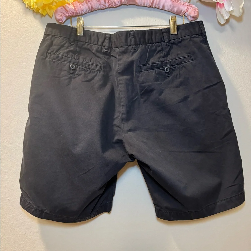 Uniqlo Black Flat Front Chino Shorts - Picture 3 of 9